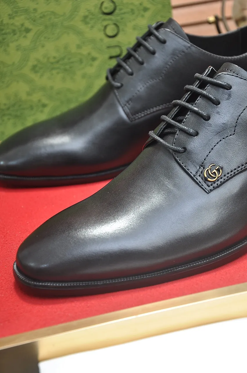 Men's shoes💰500💶Italy's top luxury men's shoe giant (GUCCI) (Gucci) (full cowhide lining) new arrival🍃Original European style🔰 Pleasant to the eye😍In order to make the shoes more durable and non-deformable🌀The production continues to follow traditional methods but there is still no lack of innovation💪Choose original sheepskin for the leather♻️ Smooth and natural And extra bright ⭐Made of imported cowhide, the first choice of rich people 38-45 (45 customized)